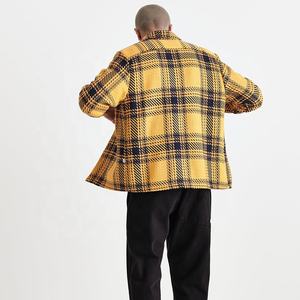 <span class=keywords><strong>Surchemise</strong></span> <span class=keywords><strong>jaune</strong></span> en coton recyclé avec deux poches plaquées sur le devant pour <span class=keywords><strong>homme</strong></span> - Product Image 3