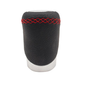 Pommeau de levier de vitesse Lexus en cuir mat 8 mm, tête de levier de vitesse automatique avec surpiqûres rouges, design ergonomique - Product Image 3