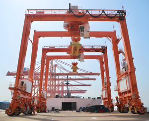 50 <span class=keywords><strong>Ton</strong></span> kapasitas beban ban karet jenis kontainer Gantry <span class=keywords><strong>Crane</strong></span> 20 Meter Span Core Termasuk bantalan mesin Motor roda gigi - Product Image 2