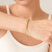 Bracelet jonc torsadé ouvert en acier inoxydable plaqué or 14 carats pour femme, fabrication H&C Jewelry, vente en gros