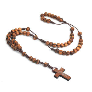 Chapelet catholique perles de pin naturel croix joueur perles chapelet collier hommes femmes <span class=keywords><strong>Christiani</strong></span> bijoux en gros cadeaux d'église de Pâques - Product Image 4