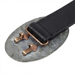 Cinturón de Cuero Negro Premium para Hombre, Estilo Heritage con Emblema CS, Hebilla Ovalada de Latón Envejecido, Diseño Auténtico de Inspiración Vintage - Product Image 5