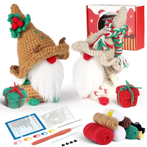 Kit de Ganchillo de Gnomo Navideño y Caja de Regalo para Principiantes Mayores de 7 Años con Tutoriales en Video Paso a Paso Hecho en China - Product Image 1