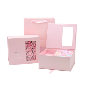 Boîte cadeau personnalisée <span class=keywords><strong>de</strong></span> luxe à fenêtre <span class=keywords><strong>de</strong></span> roses emballage en papier couché <span class=keywords><strong>pour</strong></span> la fête des mères, la Saint-Valentin, cadeaux <span class=keywords><strong>de</strong></span> mariage <span class=keywords><strong>pour</strong></span> cadeaux - Product Image 1