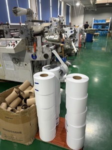 Nhà máy trong Kho Giá thấp dính nhãn Vinyl giấy QR mã vạch in ấn nhãn dán cuộn in nhãn - Product Image 5