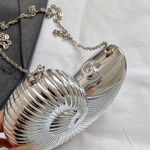 <span class=keywords><strong>Borsa</strong></span> da donna alla moda invernale in acrilico a forma di conchiglia con catena metallica a tracolla <span class=keywords><strong>per</strong></span> lumaca di <span class=keywords><strong>mare</strong></span> impermeabile <span class=keywords><strong>per</strong></span> feste di matrimonio - Product Image 2