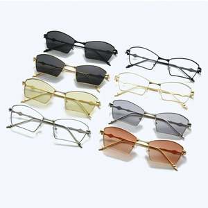 Gafas de Sol Cuadradas de Metal Retro de Moda 2025 con Logotipo Personalizado, Gafas de Sol de Aleación con Forma de Abanico y Protección UV400 para Mujer - Product Image 3