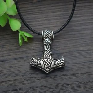 Ciondolo Personalizzato con Rune Vichinghe e Catena con Logo o Nome Inciso, Gioiello per Donne e Uomini, Idea Regalo - Product Image 6