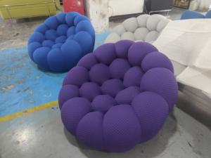 Canapé à une place de style Chesterfield en tissu, design minimaliste moderne de luxe, rembourrage en tissu, par Roche Boboies - Product Image 6