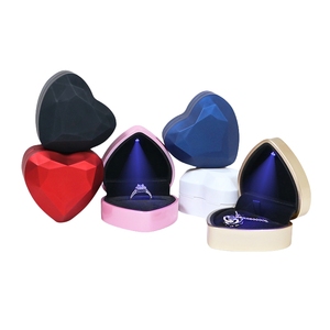 Boîte d'emballage de luxe haut de gamme pour bijoux, marque WP, avec lumière LED rouge, pour bague en diamant et collier pendentif en forme de cœur, vente en gros - Product Image 3