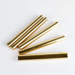 Bolígrafo Blanqueador de Dientes Dorado Apto para viajes, elimina manchas, seguro para dientes sensibles. Fácil de aplicar para una sonrisa más brillante en movimiento. - Product Image 4