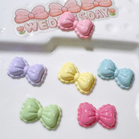 Breloques en résine en gros, nœud papillon, dessin animé, couleur macaron, décoration DIY pour coque de téléphone