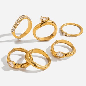 Bague élégante européenne et américaine en zircon, en acier inoxydable, forme géométrique, plaquée, pour femme, luxe léger - Product Image 1