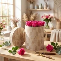 Boîtes cadeaux en carton recyclé rondes en velours de luxe personnalisées en gros avec gaufrage et poignée pour roses