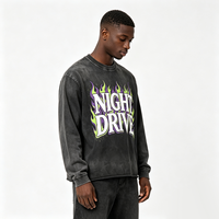 T-shirt col rond effet vieilli Kornit DTG, imprimé texte gothique Ice Flame sur toute la surface, bords bruts déchirés, coupe oversize, style streetwear, manches longues