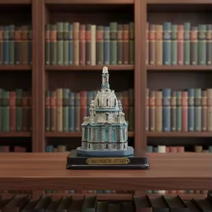 Modello in Miniatura Personalizzato della Chiesa della Vergine Maria di Dresda. Souvenir da Viaggio in Resina Dipinto a Mano, Oggetto da Collezione Architettonico - Product Image 5