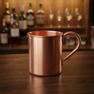 Taza de cobre elegante para bebidas frías y calientes Diseño duradero con mango resistente Perfecto para uso diario - Product Image 1