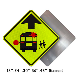 <span class=keywords><strong>Panneau</strong></span> de signalisation routière international « Interdiction d'entrée » en forme de triangle inversé, rouge et blanc, avec noms - Product Image 6