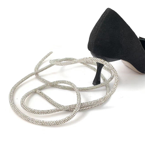 Zapato barato de cuatro filas con ladrillos blancos, flores y parte superior de zapatos para mujer, sandalias, zapatos y zapatillas - Product Image 4