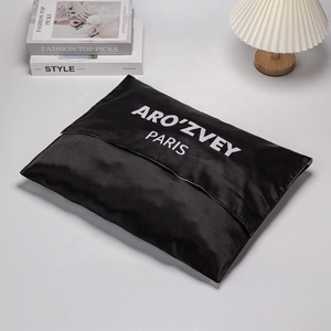 Bolsa <span class=keywords><strong>de</strong></span> satén plegable <span class=keywords><strong>de</strong></span> lujo personalizada para maquillaje cosmético, bolsa <span class=keywords><strong>de</strong></span> satén para sobres, bolsas <span class=keywords><strong>de</strong></span> embalaje <span class=keywords><strong>de</strong></span> <span class=keywords><strong>ropa</strong></span> <span class=keywords><strong>de</strong></span> satén, bolsa para el polvo - Product Image 3