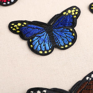 Patches de Borboleta Bordados Personalizados com Aplicação a Ferro e Base de PU para Chapéus e Roupas - Product Image 5