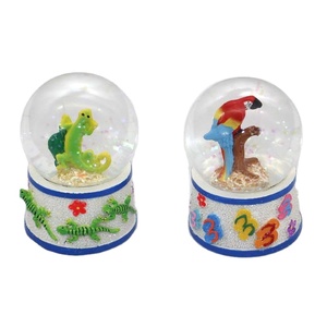 Nouveau design souvenir Maldives résine animal lézard perroquet neige globe - Product Image 2