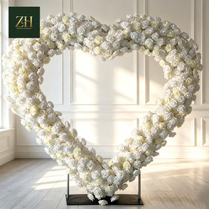 Arco Floreale a Forma di Cuore con Rose Rosse Bordeaux per Decorazione di Palchi e Feste Nuziali - Product Image 2