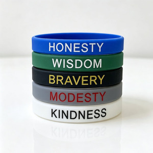 Bracelet en silicone avec inscription inspirante : Bravery, Wisdom, Kindness – Vente en gros - Product Image 2