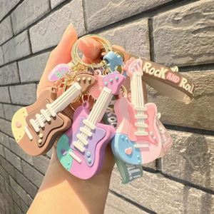 Llavero de Silicona con Forma de Mini Guitarra, Pequeño Regalo Creativo para Mujeres y Parejas, Colgante para Coche, Llavero Promocional para Bolsos - Product Image 4