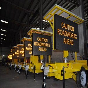 ไฟถนน LED พร้อมเซ็นเซอร์ตรวจจับความเคลื่อนไหว พลังงานแสงอาทิตย์ พร้อมป้ายจำกัดความเร็วแบบเรดาร์ - Product Image 1