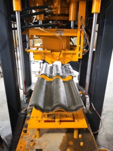 Machine de fabrication de tuiles de toit, machine de formage pour la construction, équipement de fabrication de carreaux de sol, ligne de production de carreaux. - Product Image 4