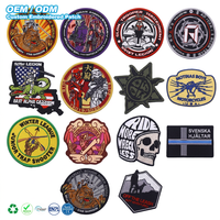 Badge brodé personnalisé en gros, motif crâne de personnage IP, patch thermocollant à boucle et crochets pour gilet, sac à dos, chapeau, souvenir, ornement