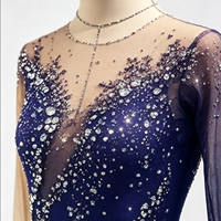 Robe de patinage artistique à manches longues dégradé noir et rose, dos profondement ouvert, ornée de strass, pour spectacle de danse sur glace