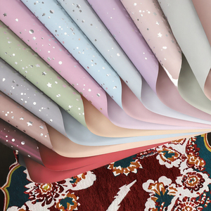 กระดาษห่อดอกไม้แบบเคลือบหนา กันน้ำ พิมพ์ลายสีเดียว ปรับแต่งได้ สำหรับห่อช่อดอกไม้ - Product Image 3