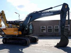 Excavadora Pesada Hyundai 210 de Alta Calidad, Marca Coreana Original, a Precio Económico - Product Image 2