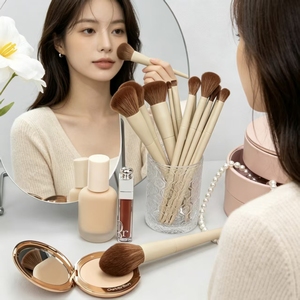 DailyQueen Morpeh Set di 15 Pennelli Cosmetici in Colori Morandi di Alta Qualità con Manico in Legno e Setole Sintetiche, Logo Personalizzabile - Product Image 1