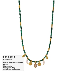 Collier en pierre naturelle style vacances à la mer - Choker perlé en malachite et améthyste pour femme - Product Image 5