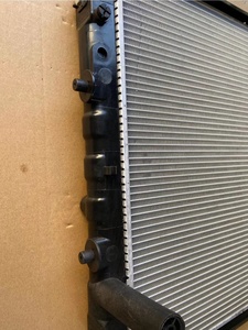 Radiateur POTER/H100 93-97 MT Pièce n° 25310-43820 - Product Image 4