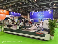 Machine de fraisage et de perçage CNC de 6000 mm pour la fabrication de fenêtres et de portes en profilés aluminium et PVC