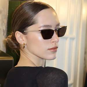 Gafas de Sol Rectangulares Retro Personalizadas con Logotipo para Mujer, Montura Metálica, Protección UV400, Estilo Ojo de Gato - Product Image 1