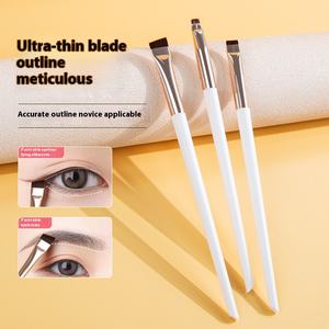 Pinceau pour eye-liner ultra-fin à 3 lames, tête plate inclinée, outil de maquillage, beauté des yeux de ver à soie, caractéristique pour les paupières, le visage, le <span class=keywords><strong>crayon</strong></span> à sourcils - Product Image 1