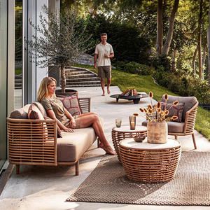 Conjunto <span class=keywords><strong>de</strong></span> Muebles <span class=keywords><strong>de</strong></span> Jardín Modernos e Impermeables <span class=keywords><strong>de</strong></span> Mimbre, <span class=keywords><strong>Mesa</strong></span> <span class=keywords><strong>de</strong></span> Centro y Sillas Tejidas para Terraz <span class=keywords><strong>de</strong></span> Hotel o Villa - Product Image 1