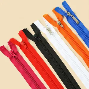 Vente en gros d'usine 5 #20cm Cierre Nylon Zipper Polyester Tape avec dents en plastique Fermer Fin Zip pour vestes Sac à main sac de sport