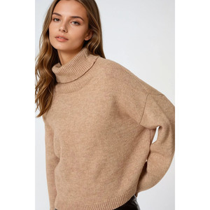 Maglione beige ampio con spalle scese - Product Image 2