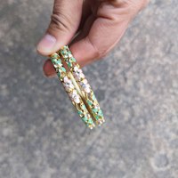 Bracelet tendance et luxueux en émail fin de 0,6 mm avec motif floral, incrustations de strass et motif ajouré pour femme - Vente en gros