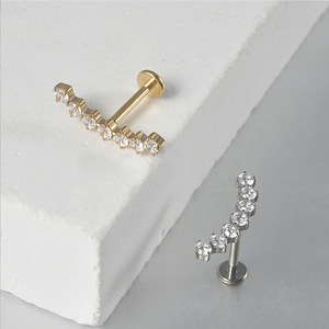 Piercing de lèvre long et incurvé en titane plaqué G23 avec zircon micro-pavé et cristaux ronds, bijou de mode pour fêtes - Product Image 3