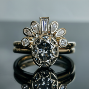 Juego de bisel de anillo de compromiso de moissanita Original gris oscuro 2,50 Ctw corte ovalado gris moissanita juego de anillo de boda de brida de oro amarillo - Product Image 1