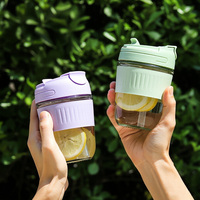 Tasse à café en verre réutilisable écologique avec couvercle 2-en-1 (paille intégrée) – Gobelet esthétique portable avec manchon en silicone pour bureau et extérieur