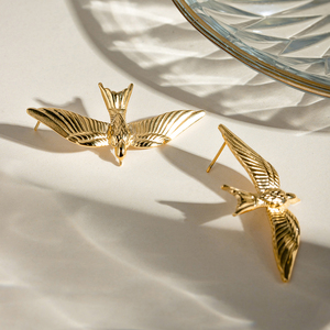 Pendientes de Acero Inoxidable con Baño de Oro PVD de 18K con Diseño de Ganso Salvaje de J&D Jewelry, Pendientes de Pájaro Bonitos para Mujer - Product Image 2