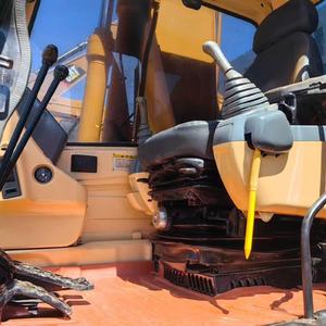 Excavatrice sur chenilles hydraulique CAT 320B d'occasion, 20 tonnes, engin de construction lourd pour l'exploitation minière, le terrassement et la construction routière - Product Image 5